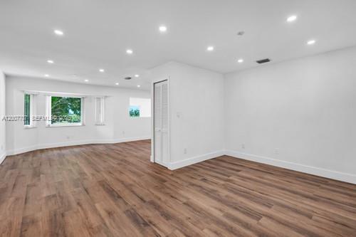 5.5 ACRE W 4/3 CROSSFENCED - Residential