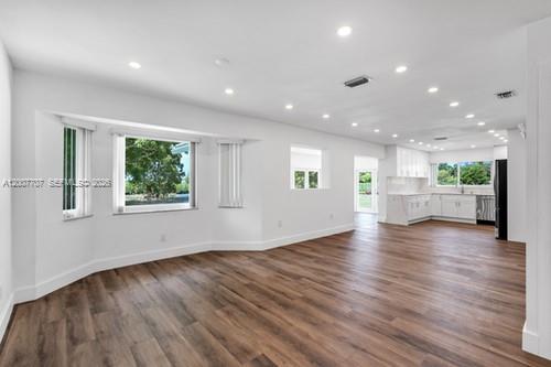 5.5 ACRE W 4/3 CROSSFENCED - Residential