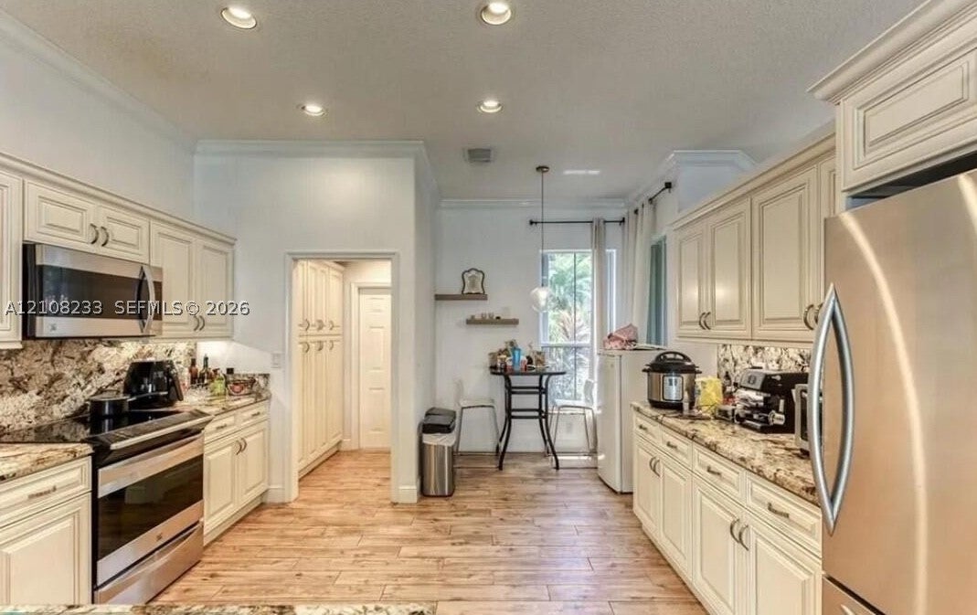 5333 SW 34th Ave