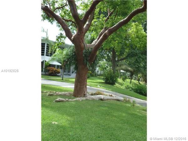 1/1 HIDDEN GEM, SAFE, SECURE, QUIET, SCENIC AND RENOVATED ON GROUND FLOOR WITH FULLY TILED FLOORS.THIS IS 55+COMMUNITY, (ONLY 1 PERSON NEEDS TO BE 55). CATS-OK. SERVICE DOG-OK.
FEATURES: LARGE SCREEN PORCH, LIVING ROOM, DINING AREA, KITCHEN WITH LARGE STORAGE.
FREE: CABLE, WATER, TRASH. A FULL SIZE WASHER+ DRYER IN THE UNIT !
AMENITIES: 2 PARKING SPACES. LARGE HEATED POOL, SUNDECK AREA. LIBRARY
LARGE BBQ AREA,
CONVENTION CENTER AND A FEW MINUTES FROM FT. LAUDERDALE INTL AIRPORT (FLL)!
.