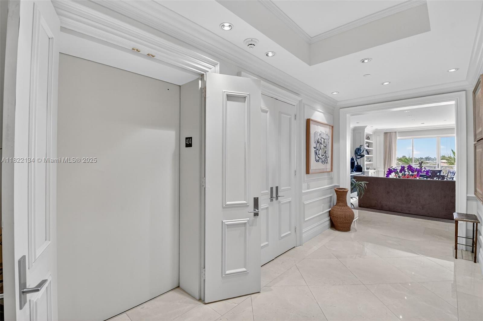 BELLA VISTA MID-RISE SOUT - Residential