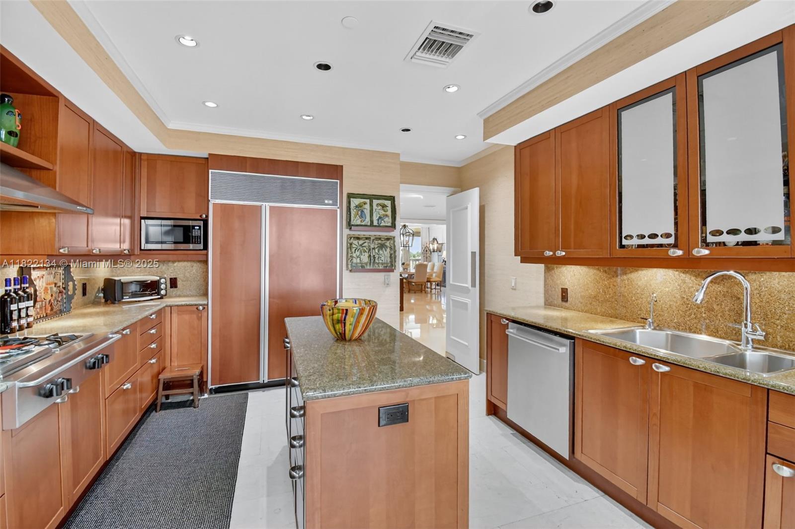 BELLA VISTA MID-RISE SOUT - Residential