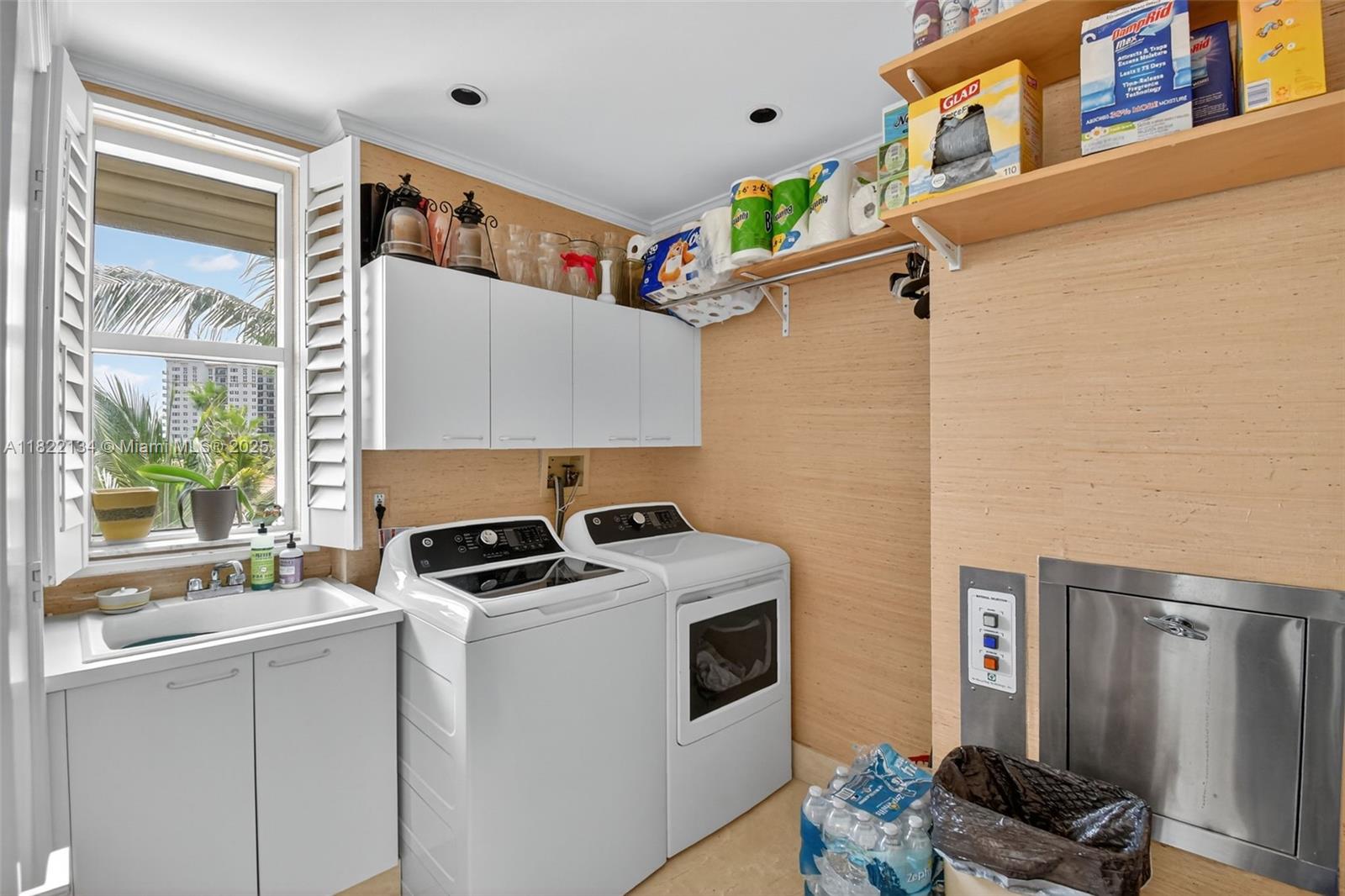 BELLA VISTA MID-RISE SOUT - Residential