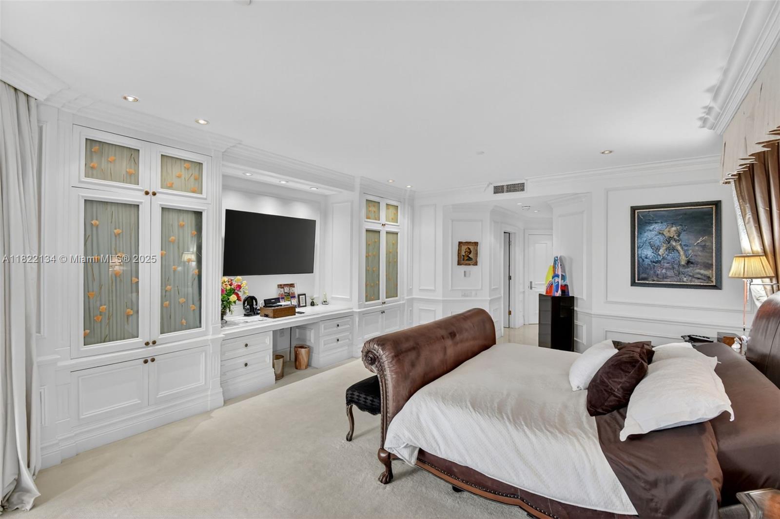 BELLA VISTA MID-RISE SOUT - Residential