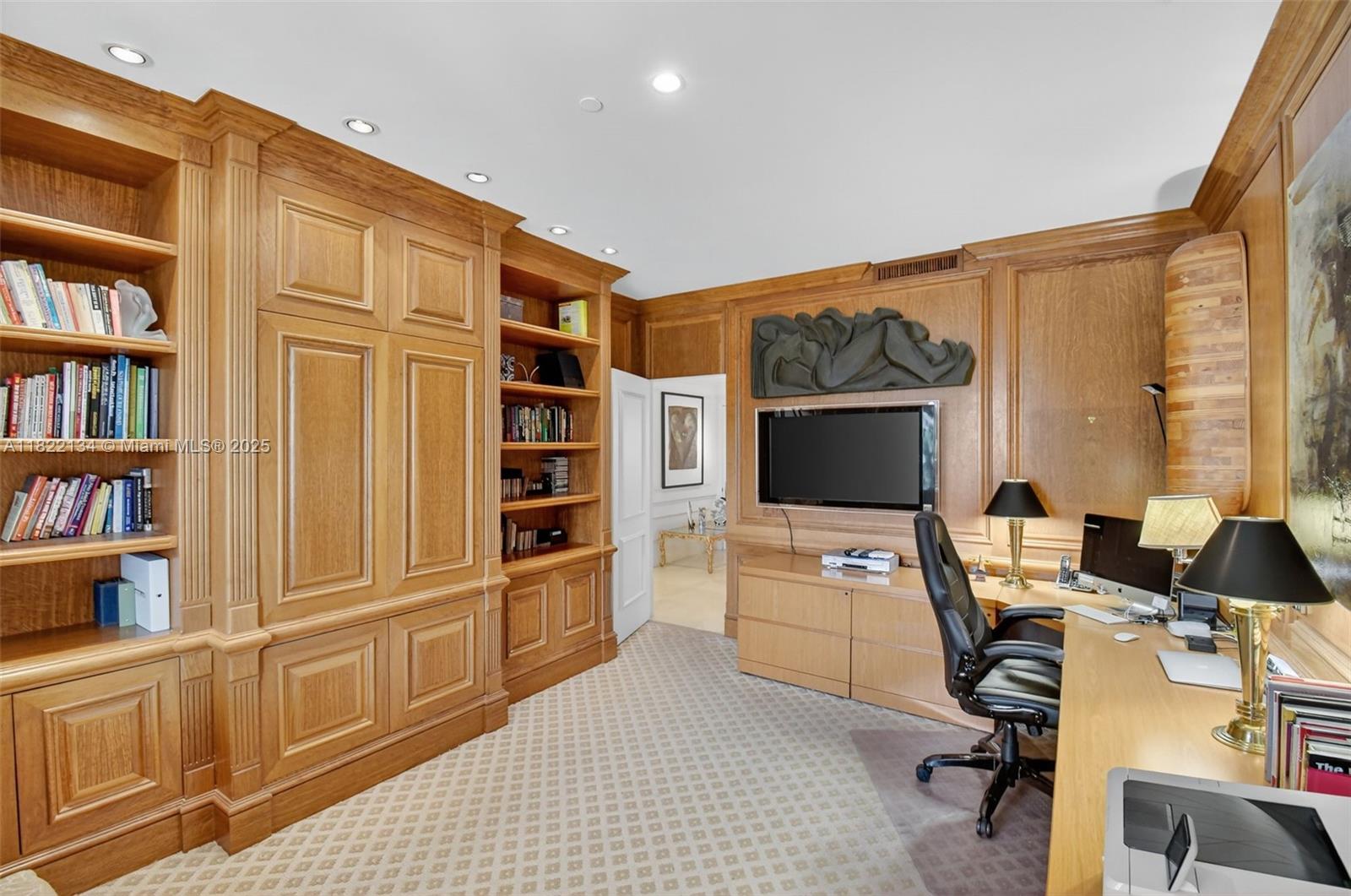 BELLA VISTA MID-RISE SOUT - Residential