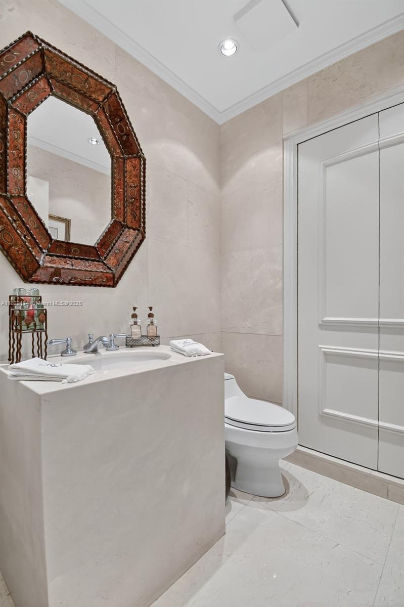 BELLA VISTA MID-RISE SOUT - Residential