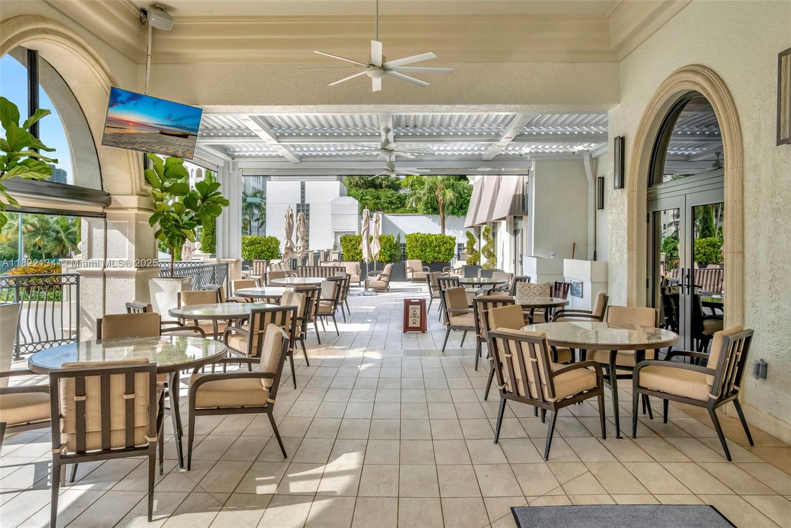 BELLA VISTA MID-RISE SOUT - Residential