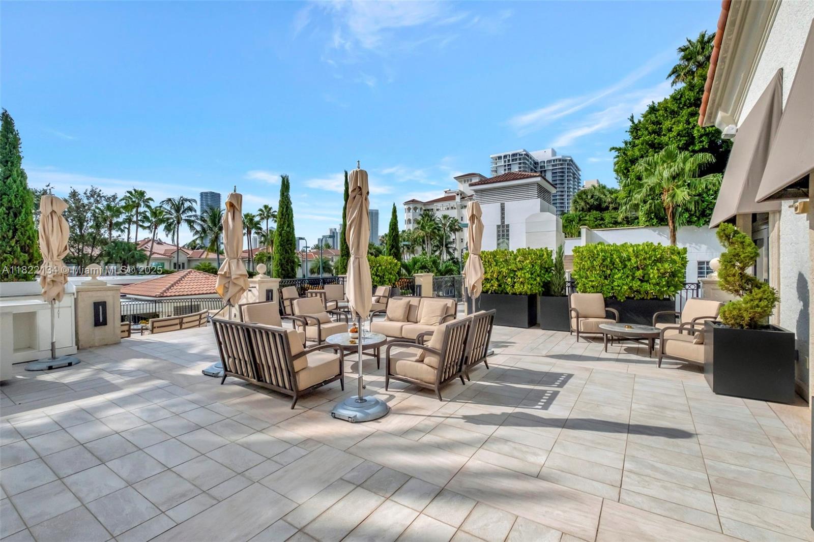 BELLA VISTA MID-RISE SOUT - Residential