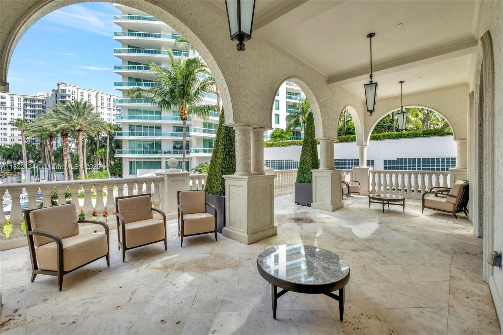 BELLA VISTA MID-RISE SOUT - Residential