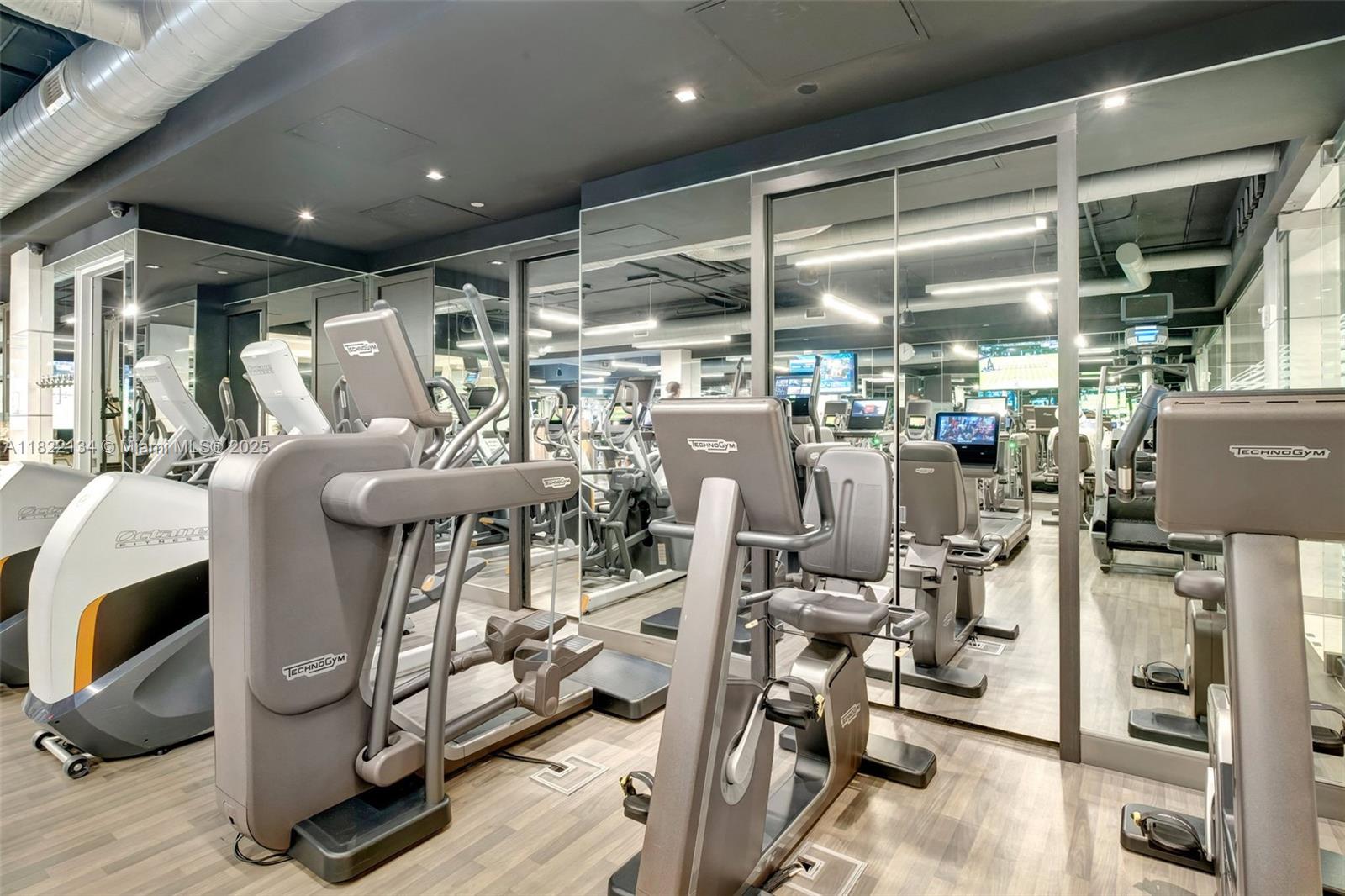 BELLA VISTA MID-RISE SOUT - Residential