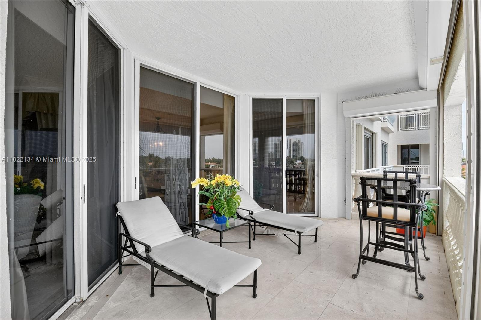 BELLA VISTA MID-RISE SOUT - Residential