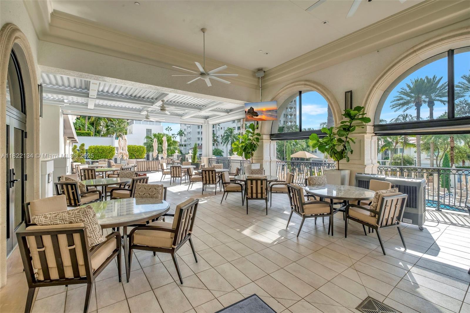 BELLA VISTA MID-RISE SOUT - Residential