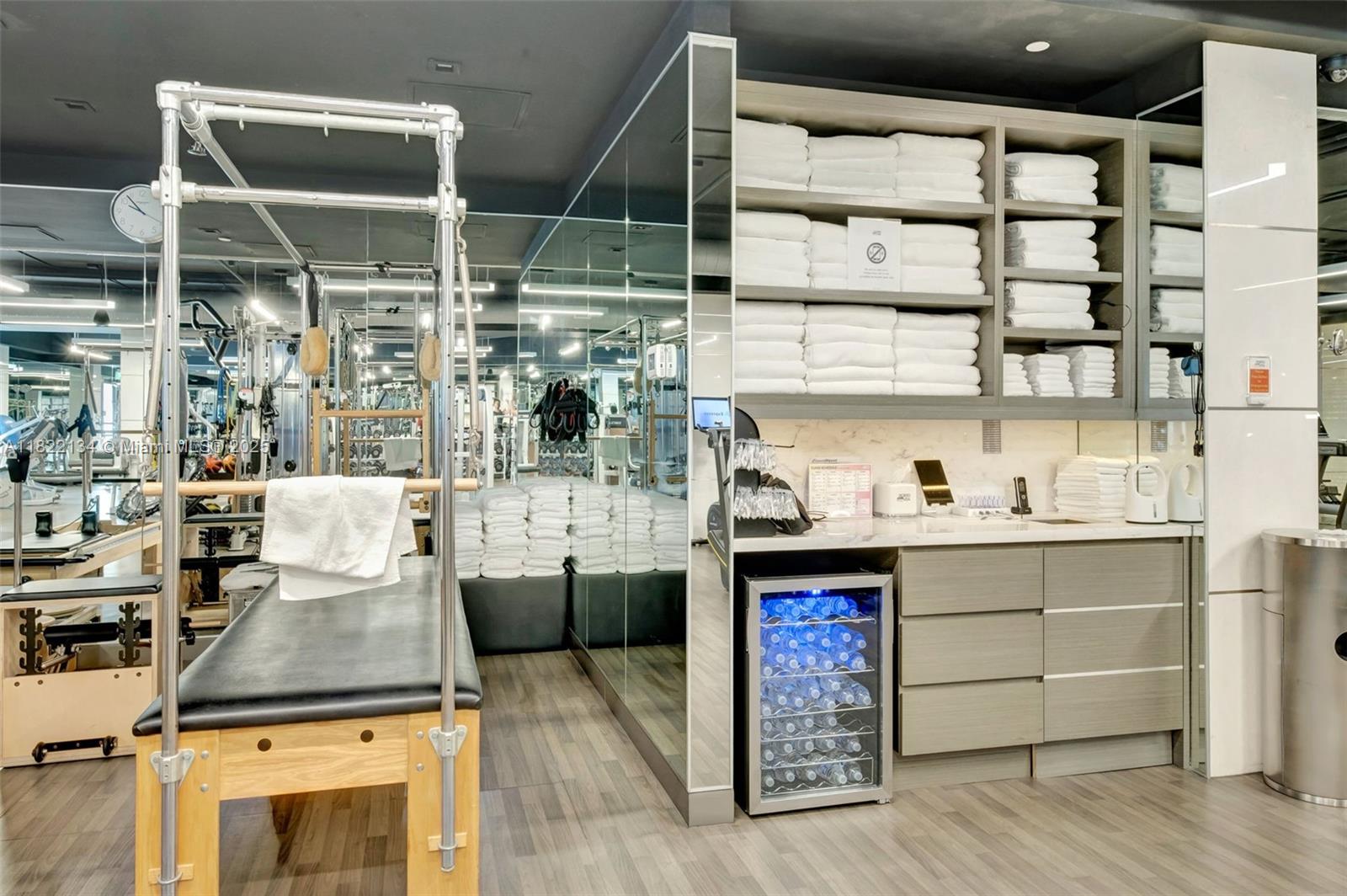 BELLA VISTA MID-RISE SOUT - Residential