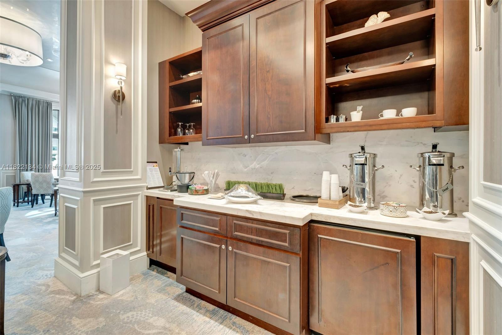 BELLA VISTA MID-RISE SOUT - Residential