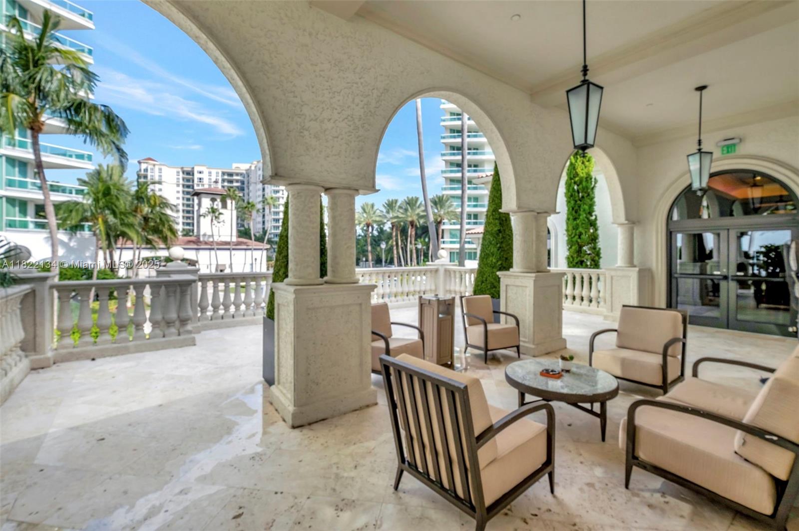 BELLA VISTA MID-RISE SOUT - Residential