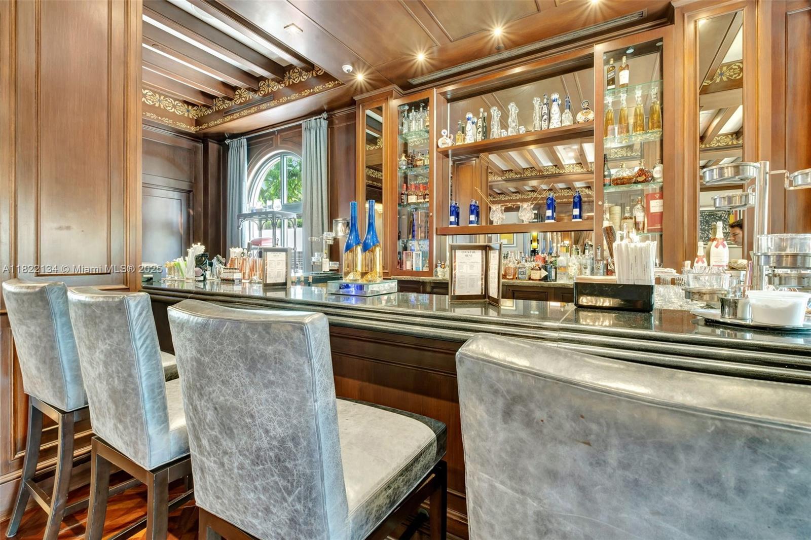 BELLA VISTA MID-RISE SOUT - Residential