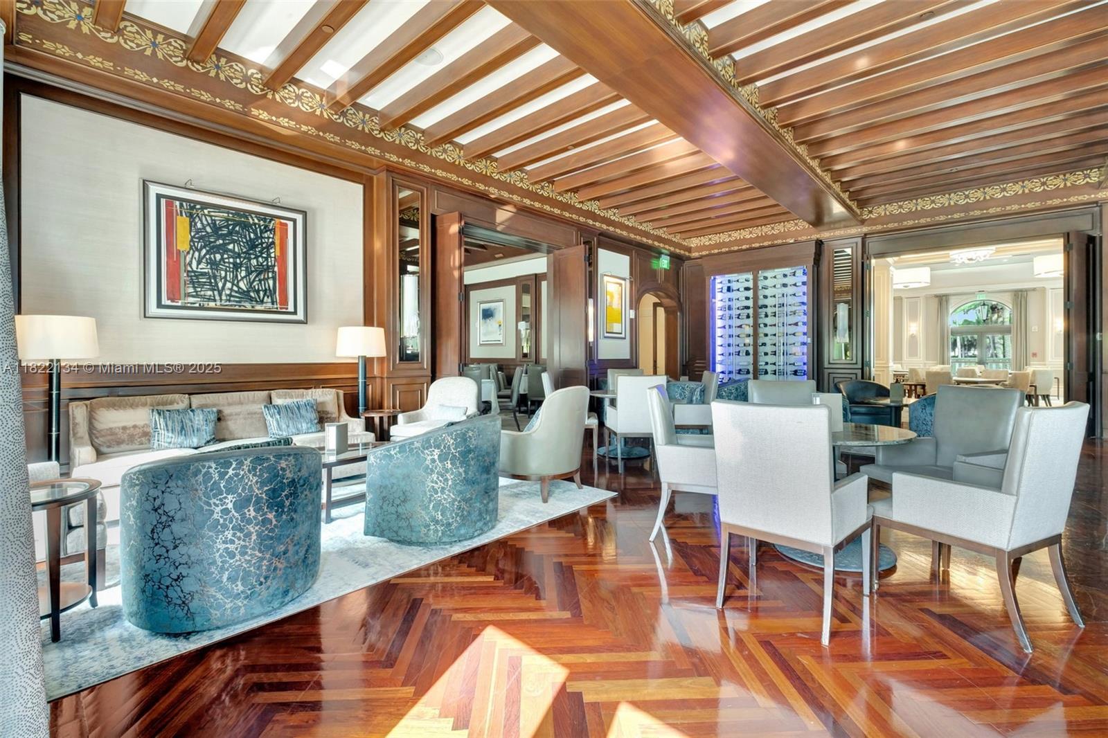 BELLA VISTA MID-RISE SOUT - Residential