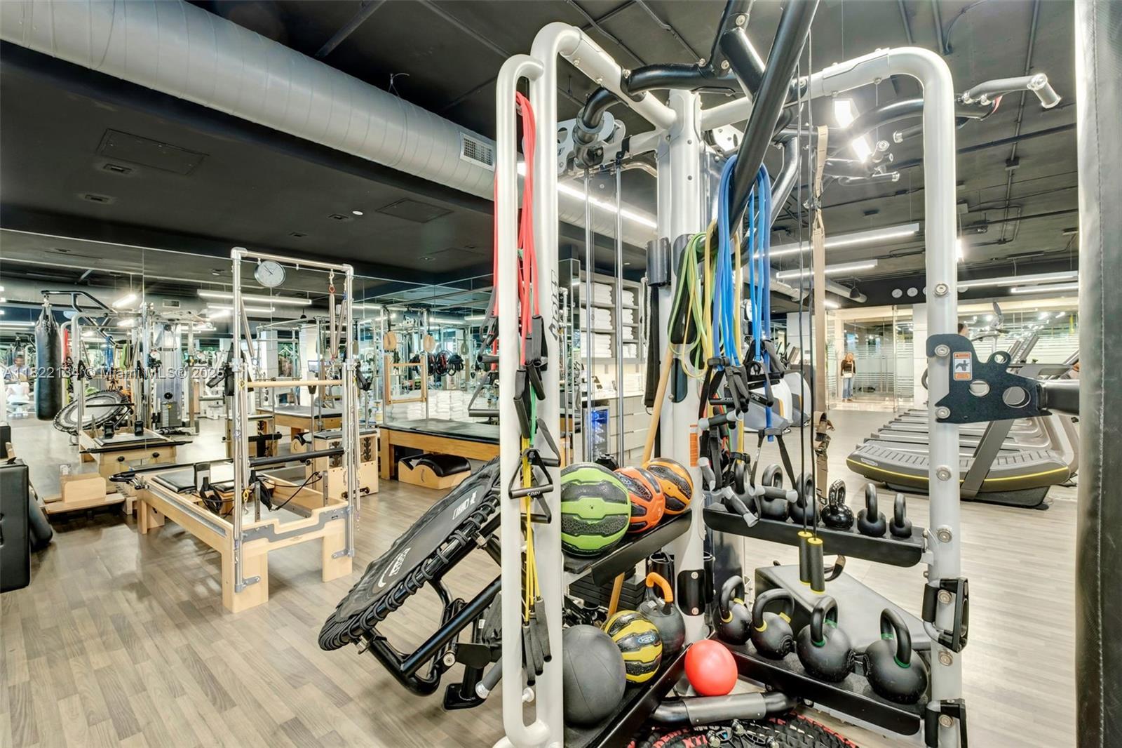 BELLA VISTA MID-RISE SOUT - Residential