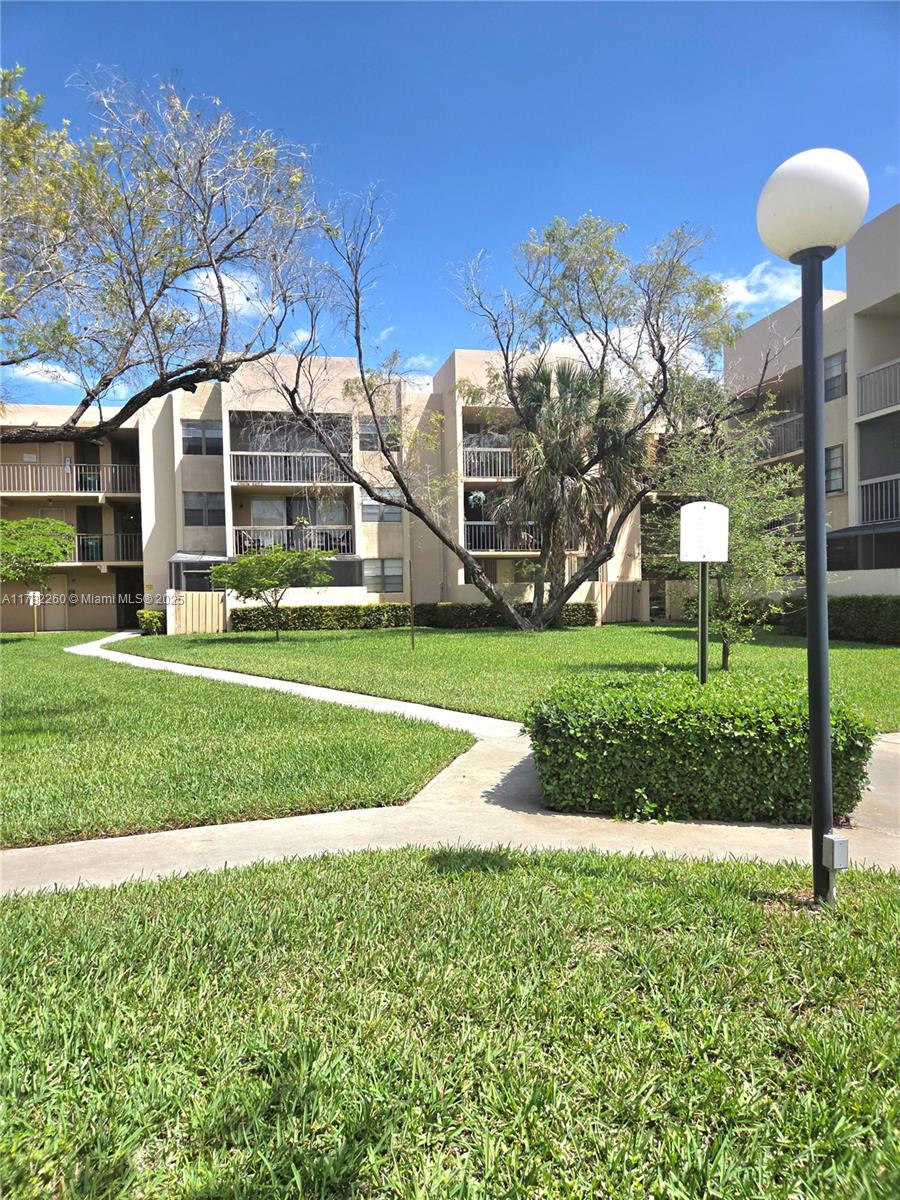 Property for Sale at 10425 Sw 112th Ave 319-1, Miami, Broward County, Florida - Bedrooms: 2 
Bathrooms: 2  - $271,000