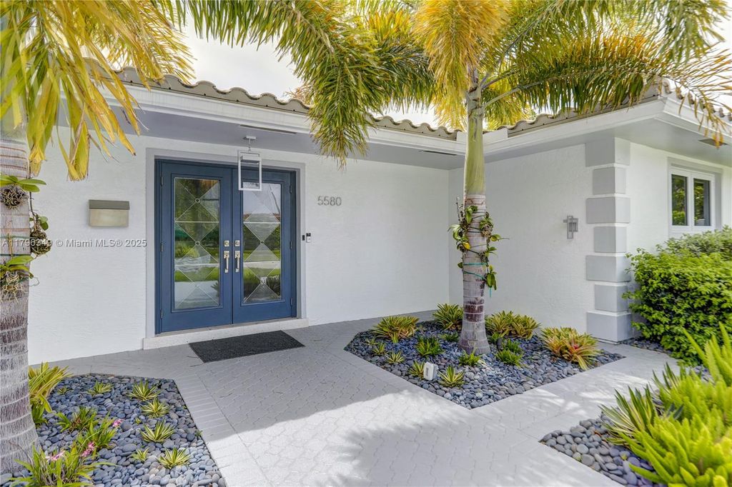 Photo of 5580 NE 29th Ave, Fort Lauderdale, FL 33308 (MLS # A11796349)