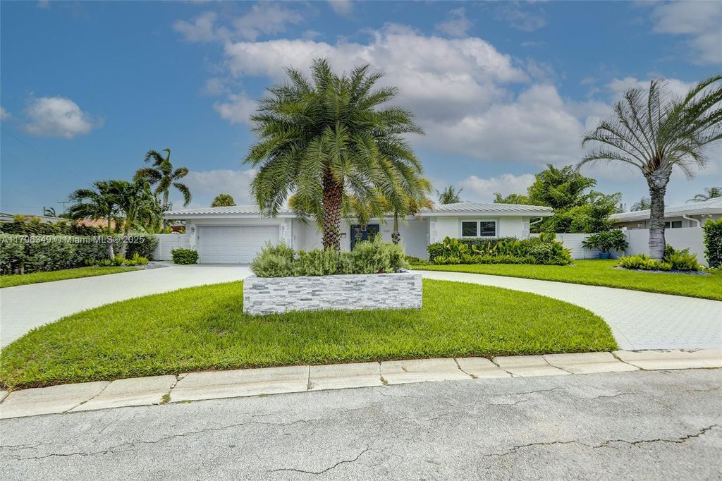 Photo of 5580 NE 29th Ave, Fort Lauderdale, FL 33308 (MLS # A11796349)