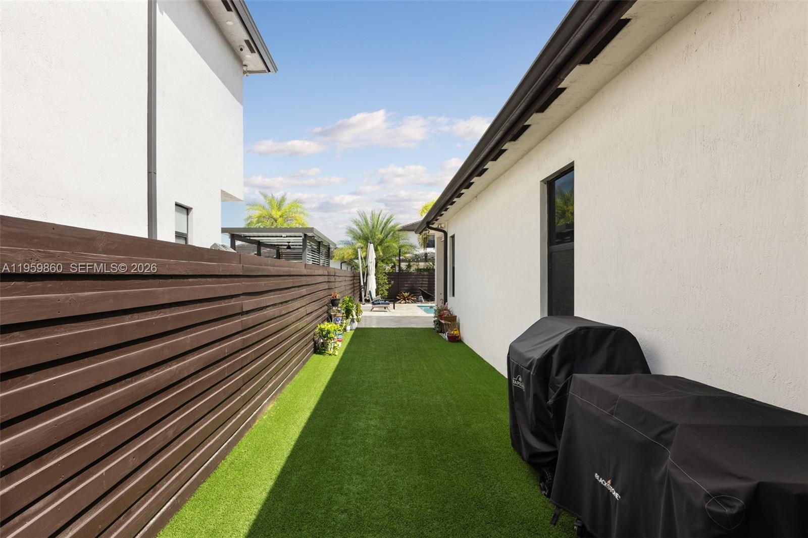 DUNNWOODY LAKE - Residential