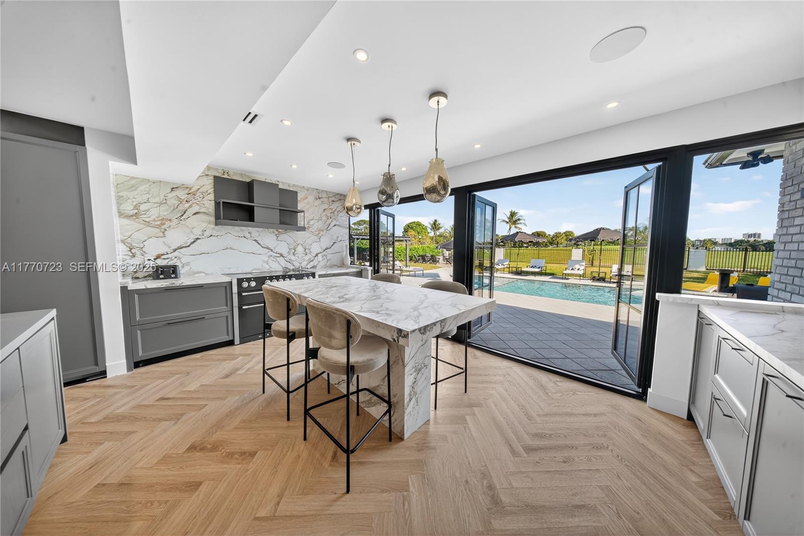 CORAL RIDGE COUNTRY CLUB - Residential Lease