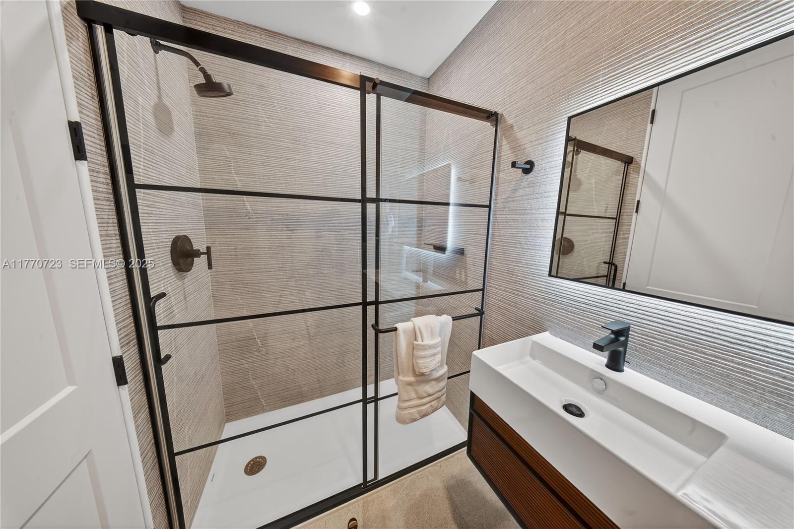 CORAL RIDGE COUNTRY CLUB - Residential Lease