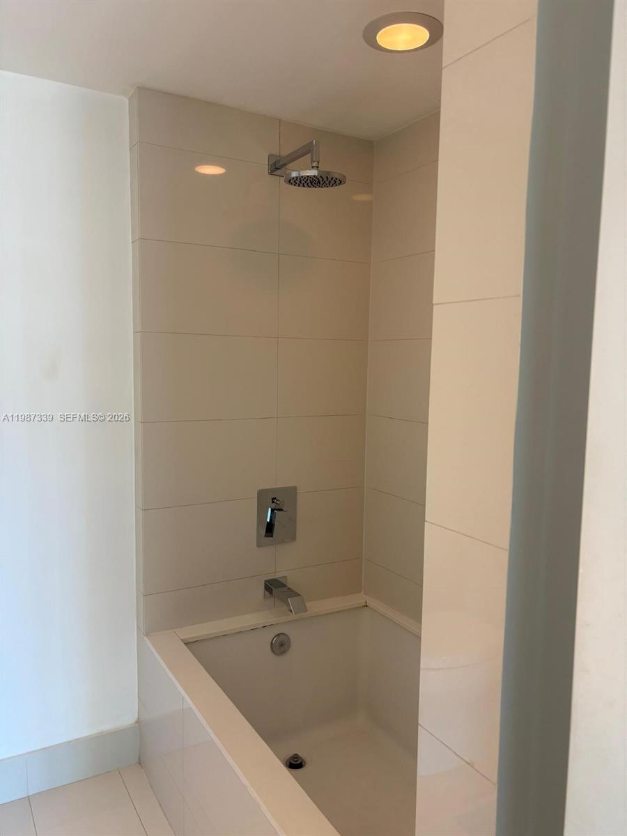 1300 S Miami Ave 2911