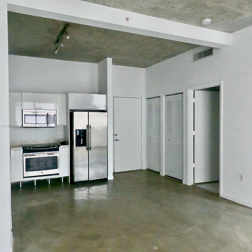 Photo 3 of 17 of 234 NE 3rd St 1409 condo
