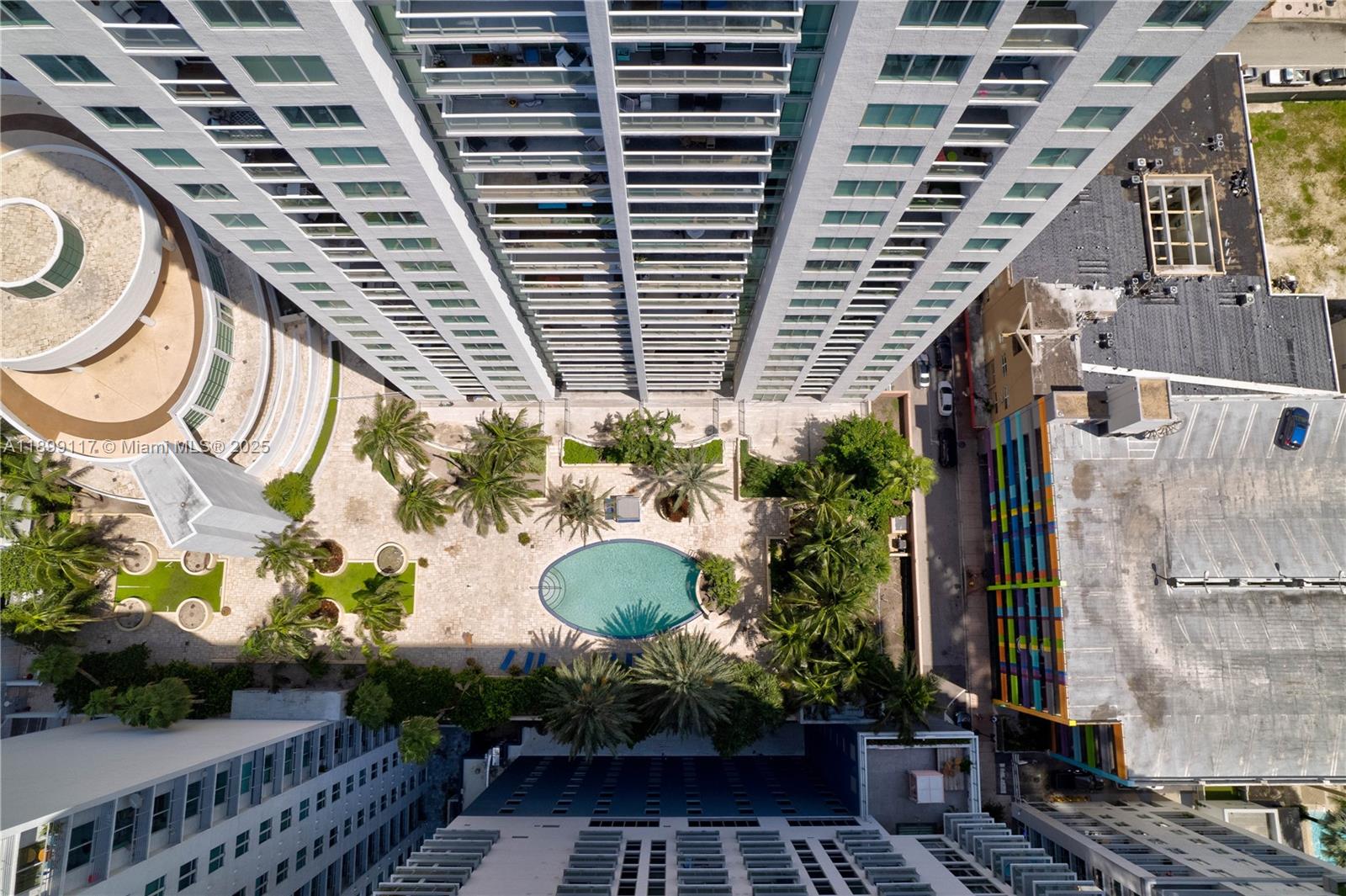 VIZCAYNE SOUTH CONDO - Residential