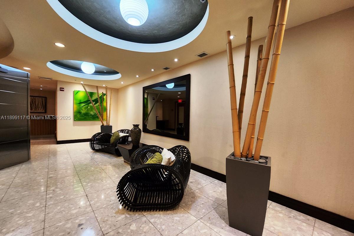 VIZCAYNE SOUTH CONDO - Residential
