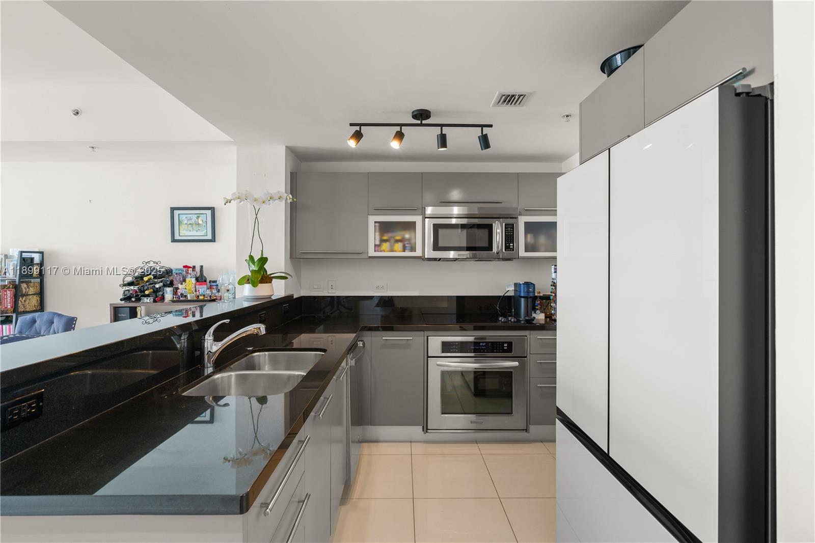 VIZCAYNE SOUTH CONDO - Residential