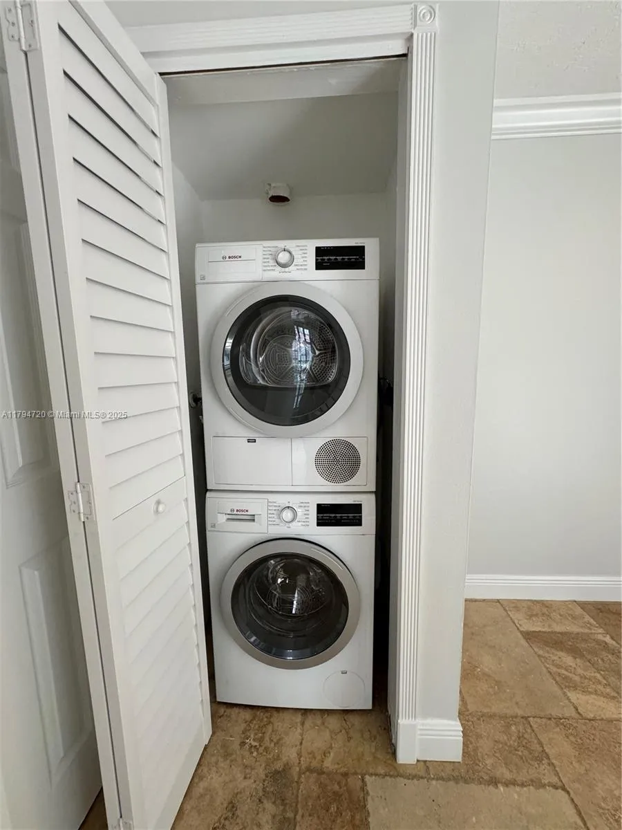 Miami, Florida 33155, United States, 2 Bedrooms Bedrooms, ,2 BathroomsBathrooms,Residential,Pending,129398