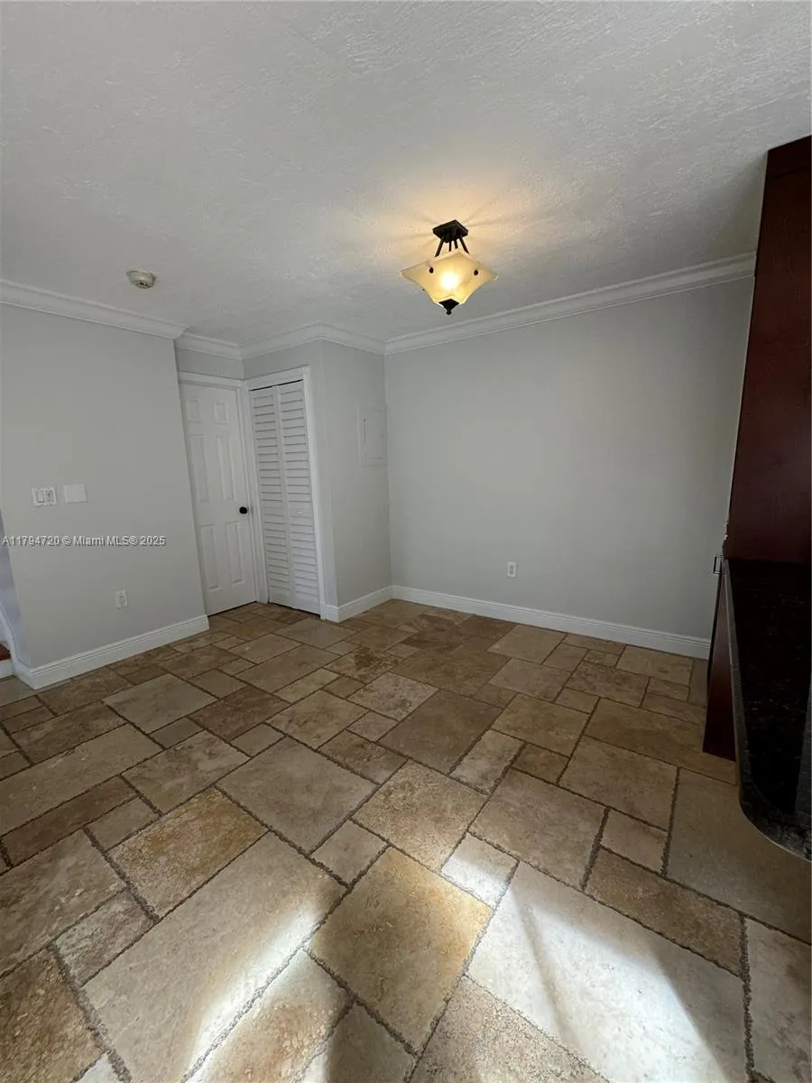 Miami, Florida 33155, United States, 2 Bedrooms Bedrooms, ,2 BathroomsBathrooms,Residential,Pending,129398