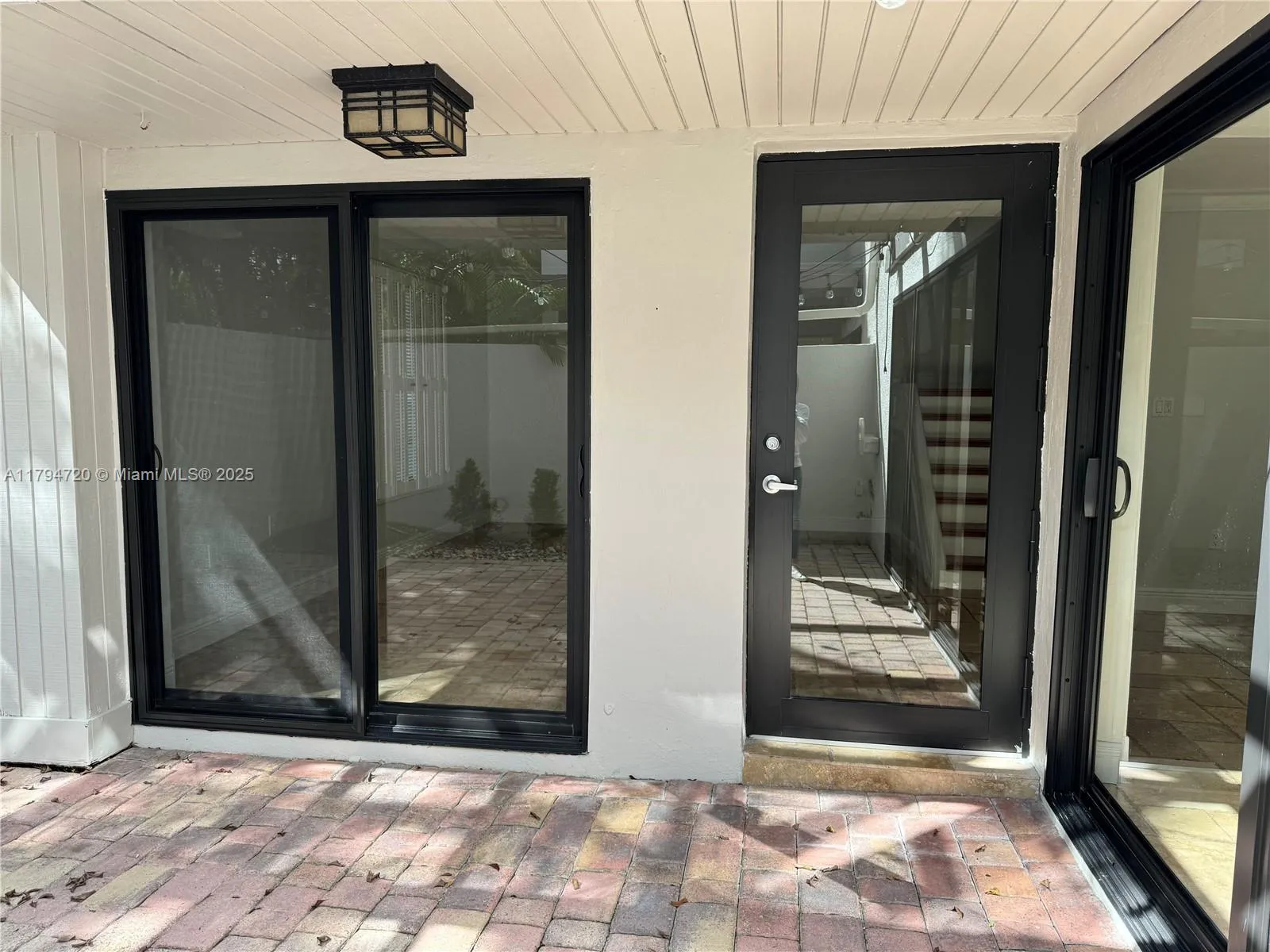 Miami, Florida 33155, United States, 2 Bedrooms Bedrooms, ,2 BathroomsBathrooms,Residential,Pending,129398