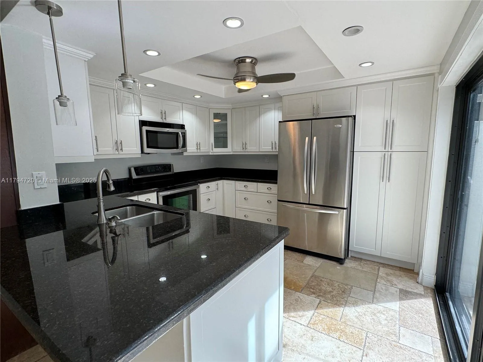 Miami, Florida 33155, United States, 2 Bedrooms Bedrooms, ,2 BathroomsBathrooms,Residential,Pending,129398