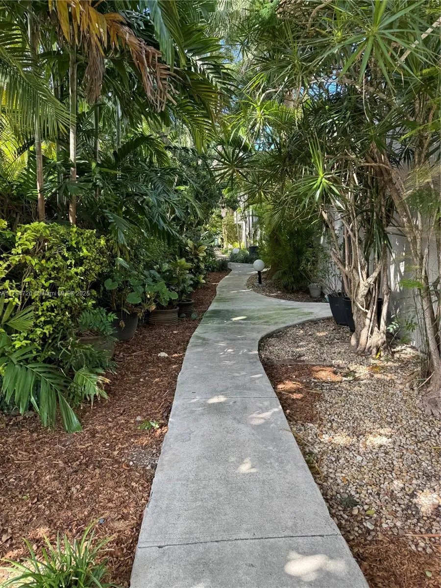 Miami, Florida 33155, United States, 2 Bedrooms Bedrooms, ,2 BathroomsBathrooms,Residential,Pending,129398