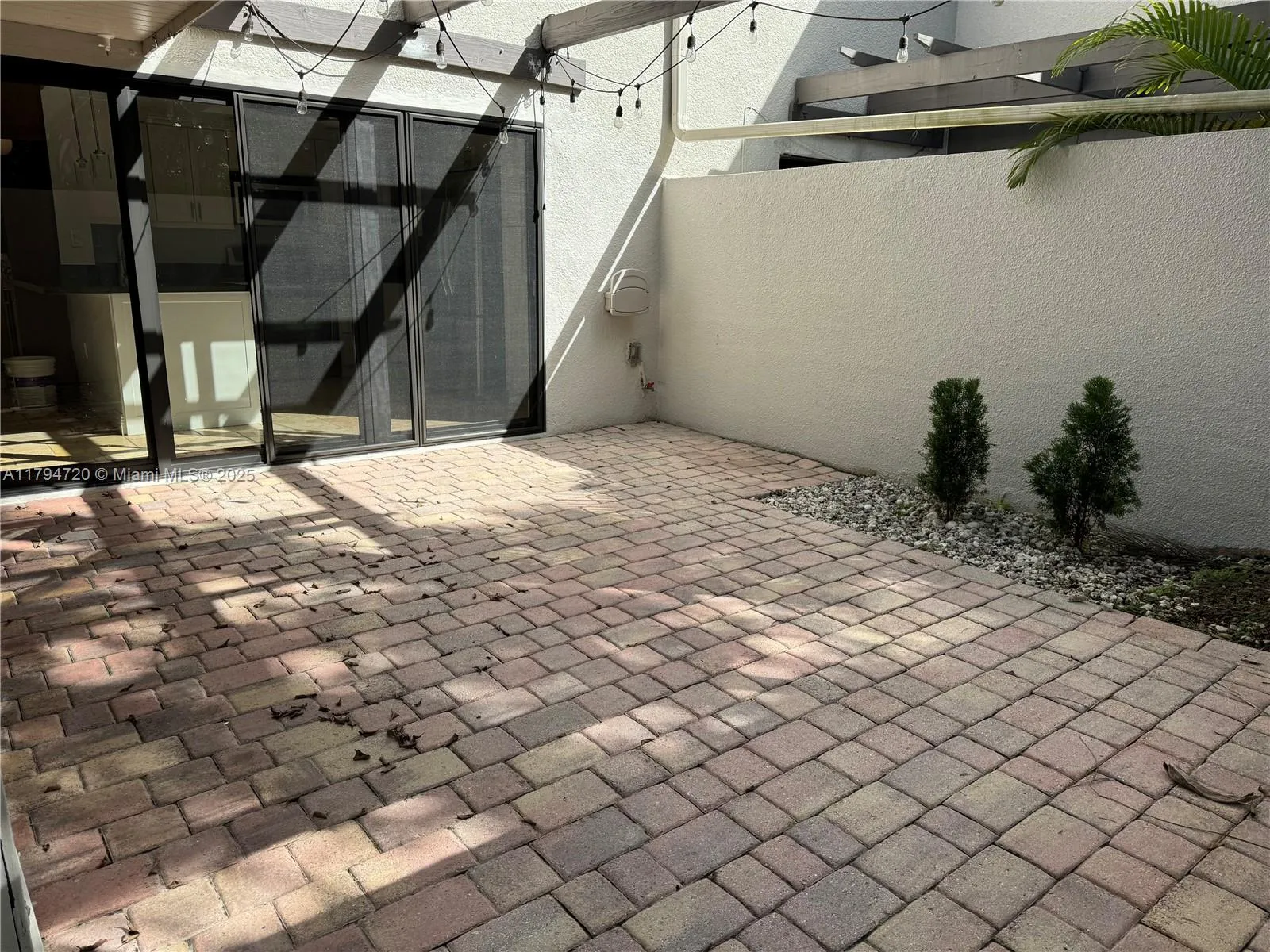 Miami, Florida 33155, United States, 2 Bedrooms Bedrooms, ,2 BathroomsBathrooms,Residential,Pending,129398