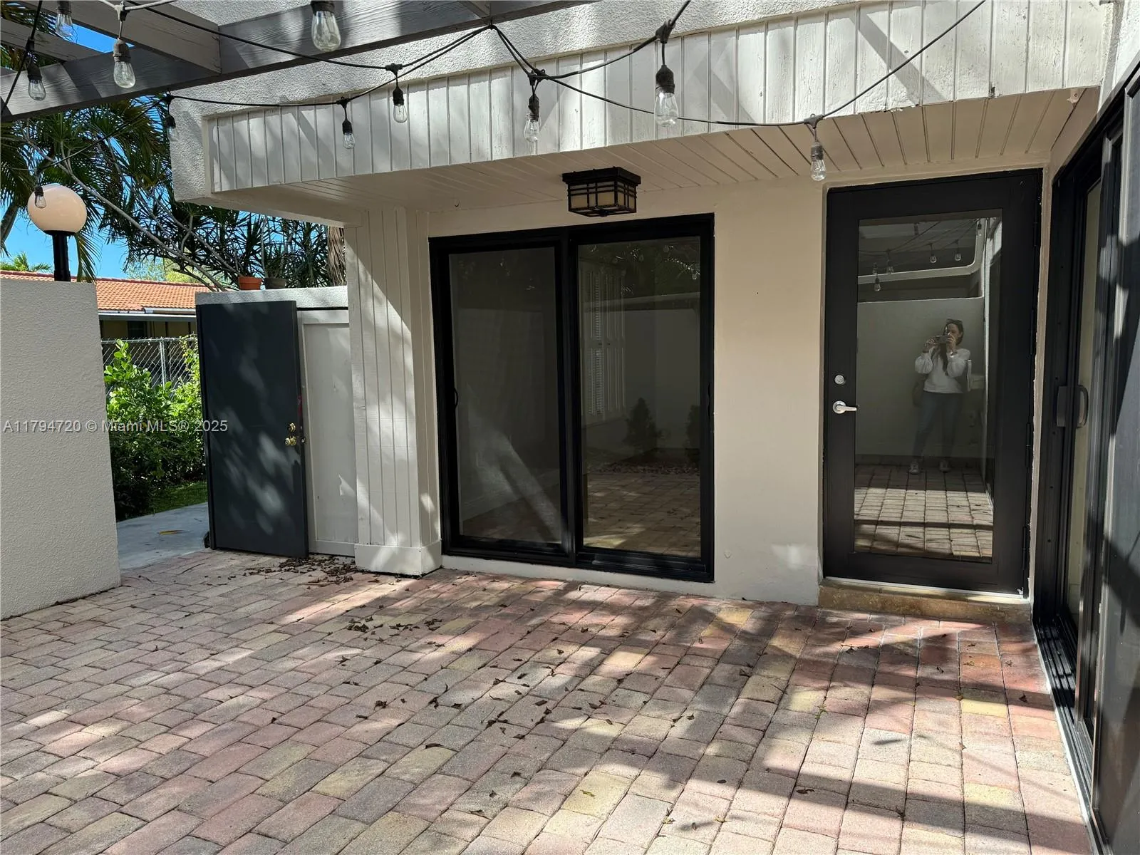 Miami, Florida 33155, United States, 2 Bedrooms Bedrooms, ,2 BathroomsBathrooms,Residential,Pending,129398