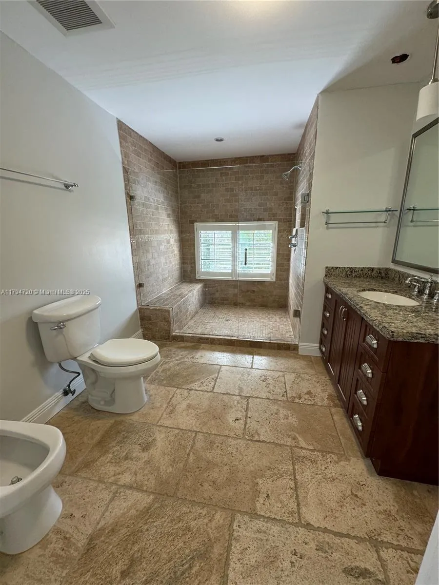 Miami, Florida 33155, United States, 2 Bedrooms Bedrooms, ,2 BathroomsBathrooms,Residential,Pending,129398