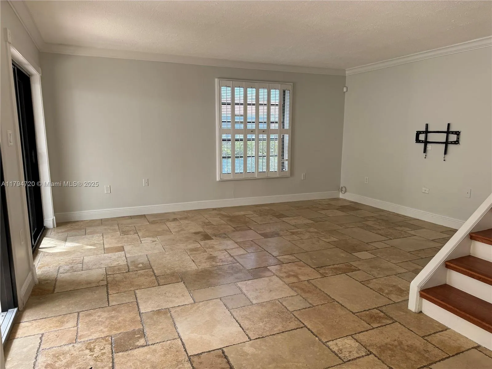 Miami, Florida 33155, United States, 2 Bedrooms Bedrooms, ,2 BathroomsBathrooms,Residential,Pending,129398