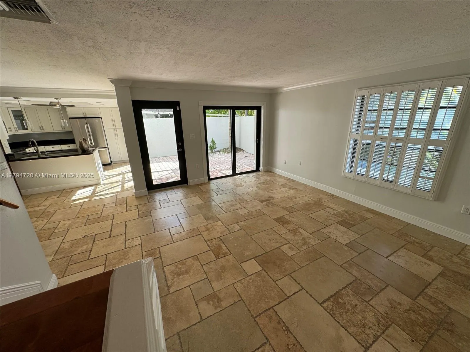 Miami, Florida 33155, United States, 2 Bedrooms Bedrooms, ,2 BathroomsBathrooms,Residential,Pending,129398