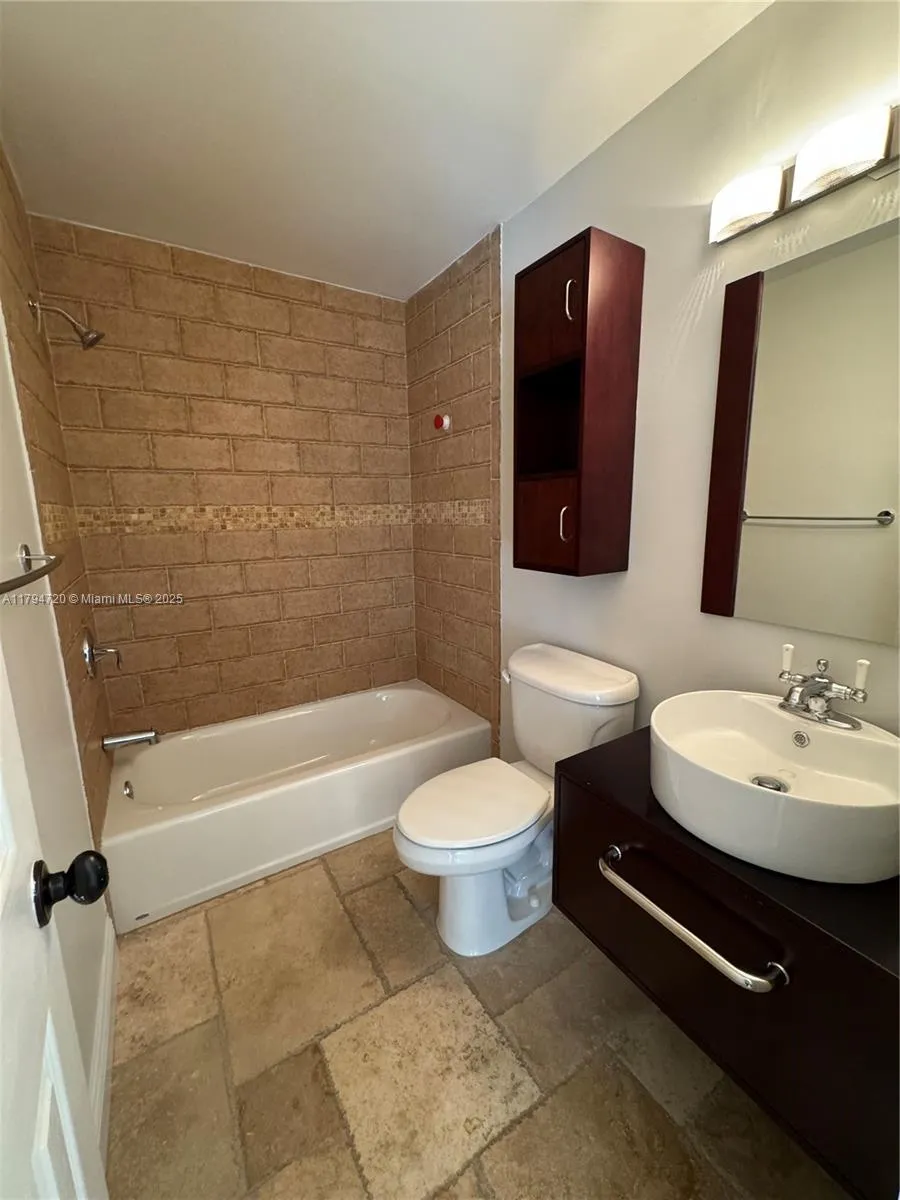 Miami, Florida 33155, United States, 2 Bedrooms Bedrooms, ,2 BathroomsBathrooms,Residential,Pending,129398