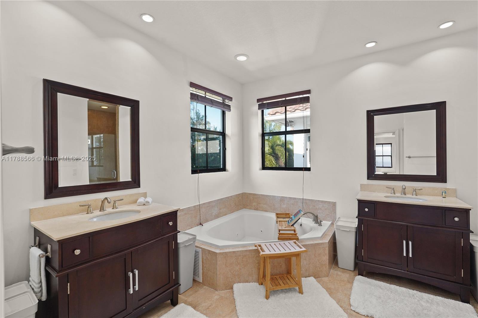 FONTAINEBLEAU WEST NORTH - Residential