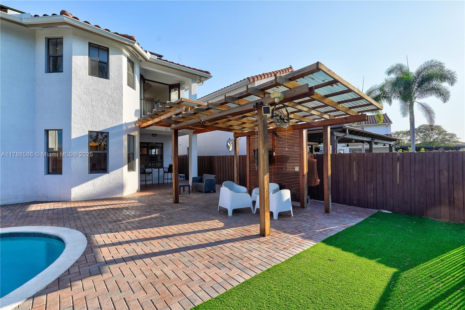FONTAINEBLEAU WEST NORTH - Residential