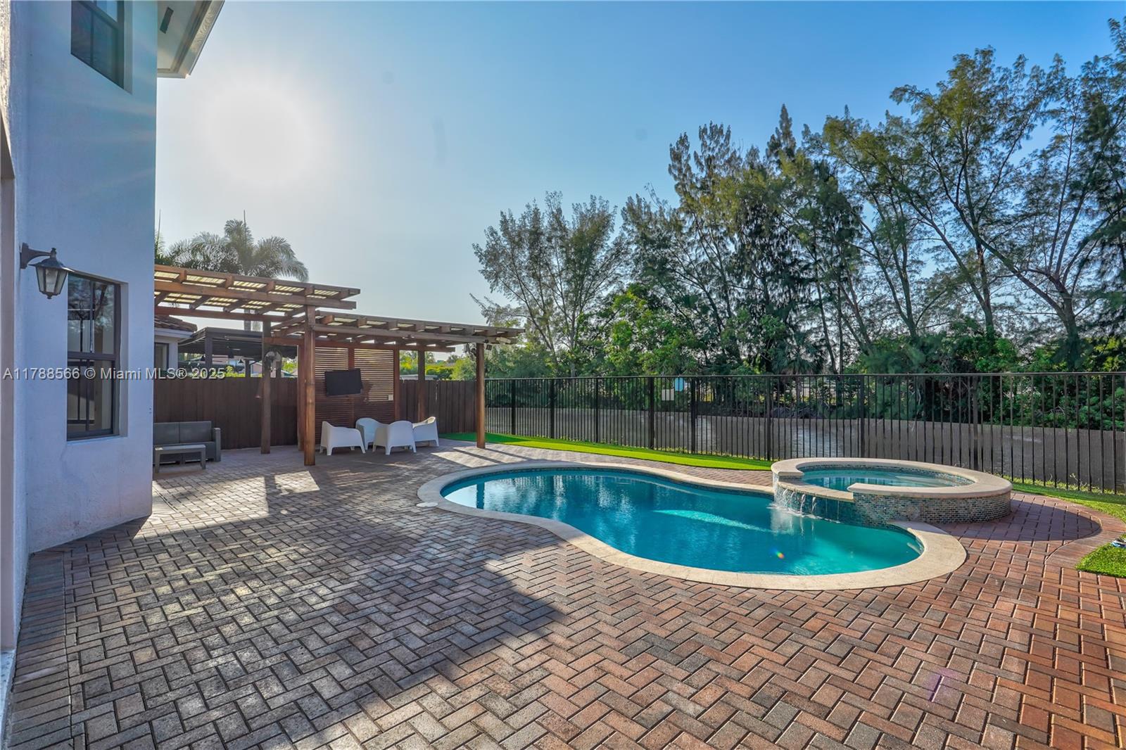 FONTAINEBLEAU WEST NORTH - Residential