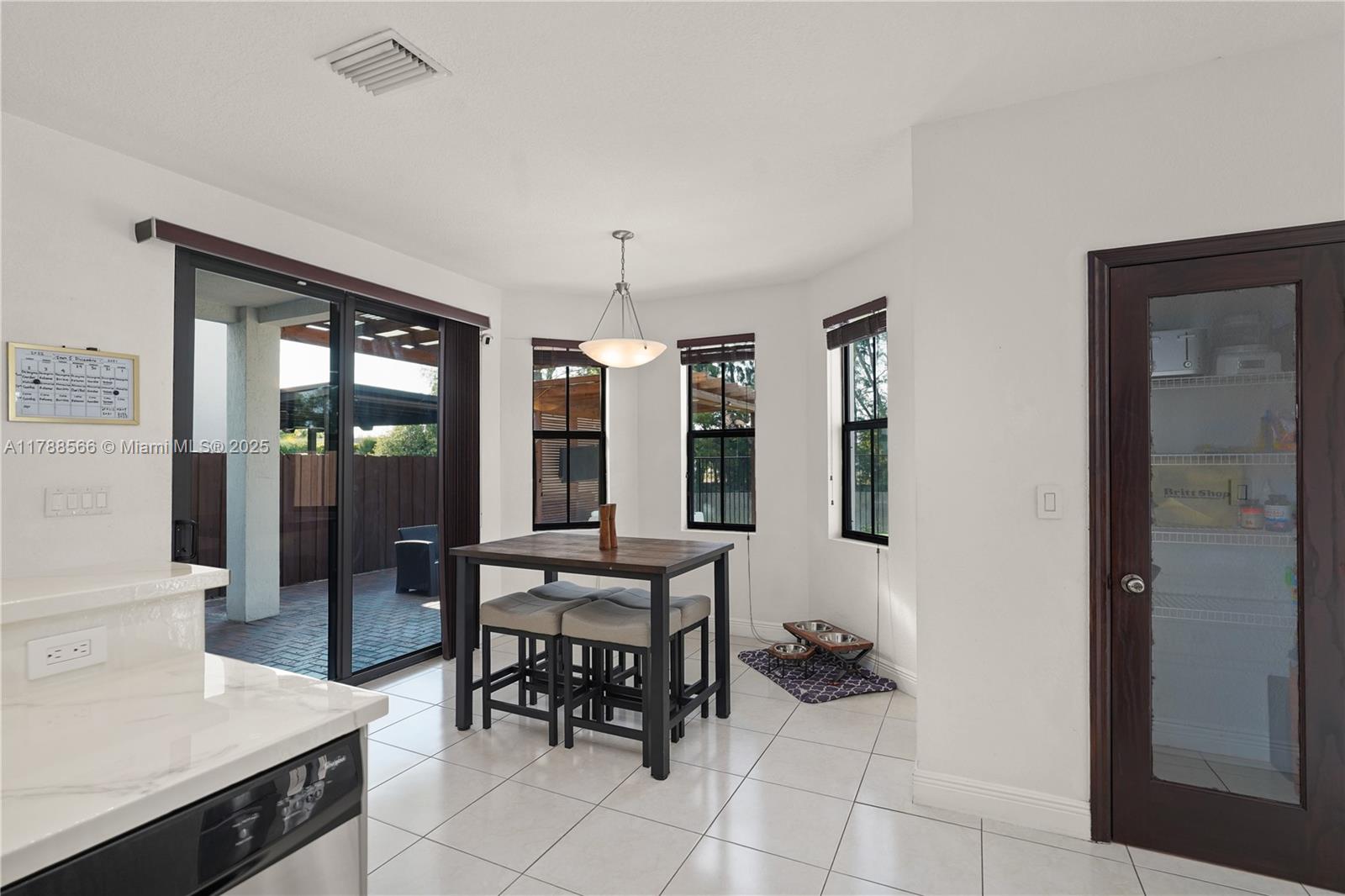 FONTAINEBLEAU WEST NORTH - Residential