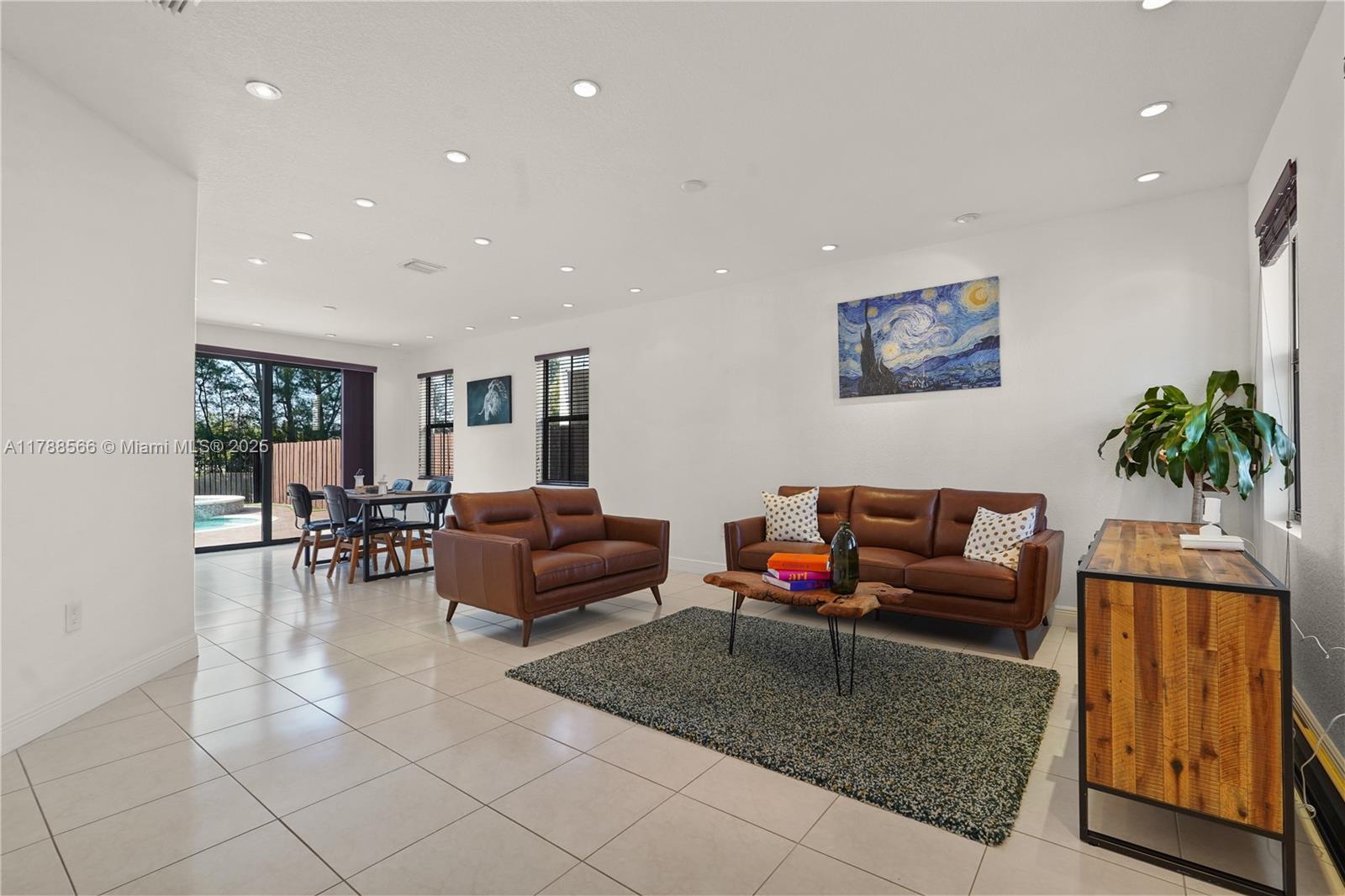 FONTAINEBLEAU WEST NORTH - Residential