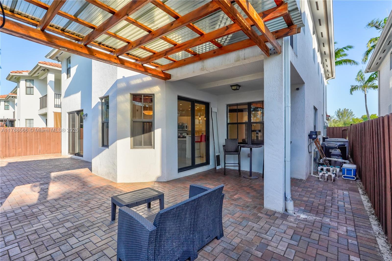 FONTAINEBLEAU WEST NORTH - Residential